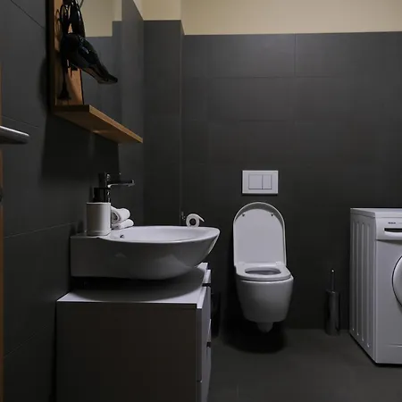 Hisa Breza - * Ljubljana